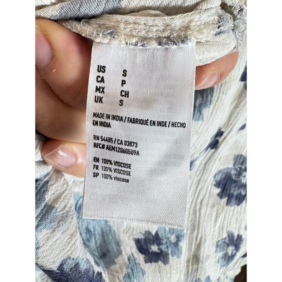 American Eagle Women’s Small Top Cropped Long Bell Sleeve Cropped Floral Cottage - Picture 6 of 7